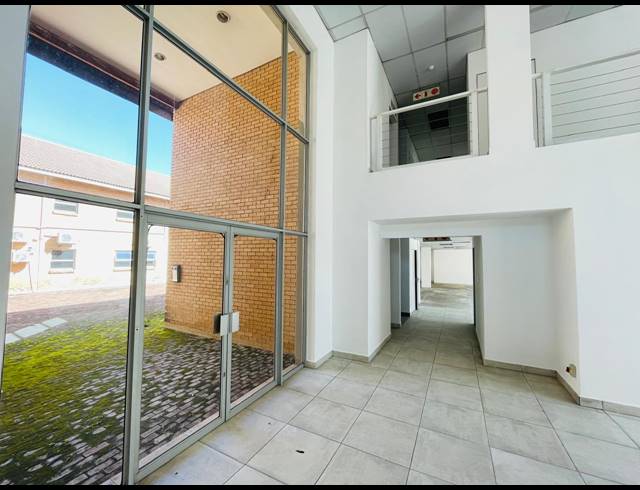 2,300M² OFFICE TO LET IN MIDRIDGE PARK